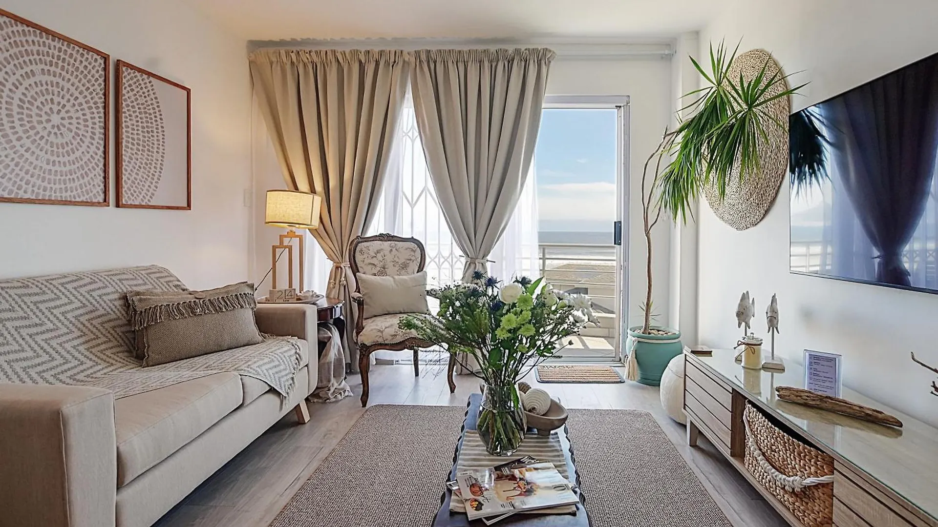 Daire Unwind At The Bay - Bloubergstrand Beachfront Cape Town Güney Afrika